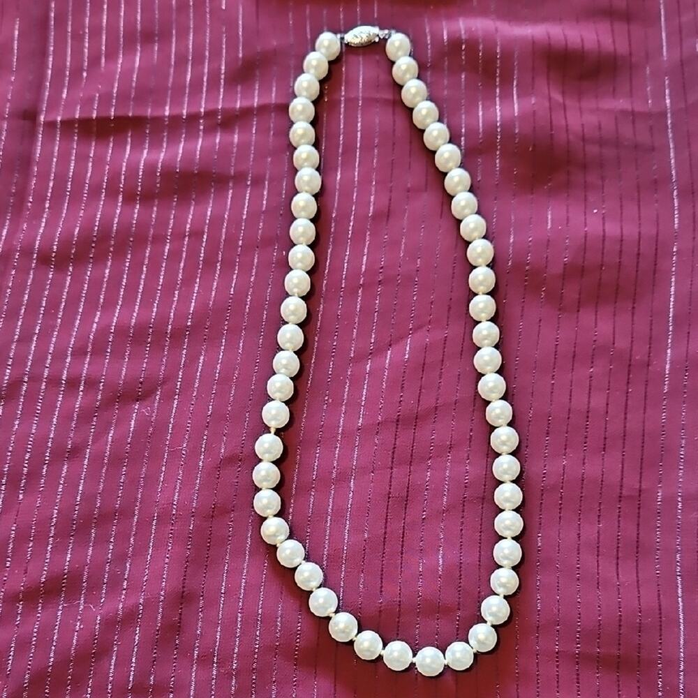 7 Assorted Handmade Faux Pearl Necklaces - Picture 5 of 8